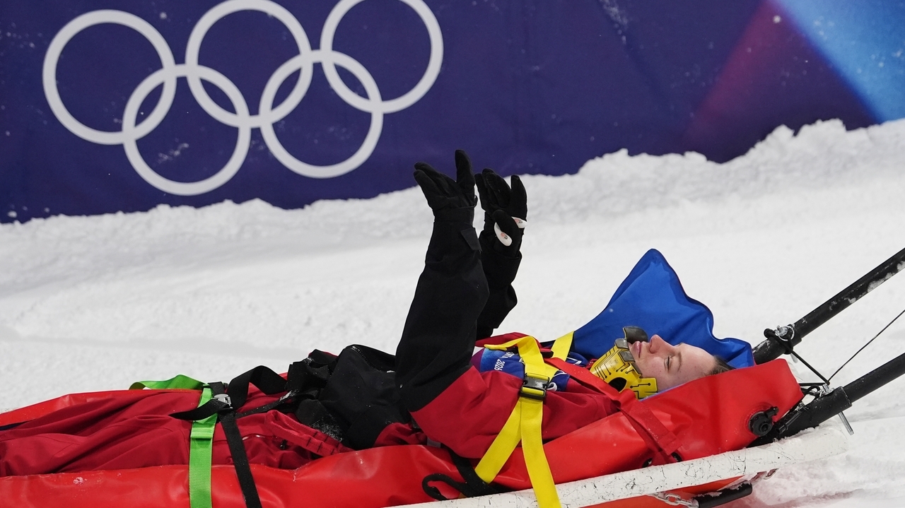 Canadian freeskier Cassie Sharpe crashes and is stretched off halfpipe throughout qualifying