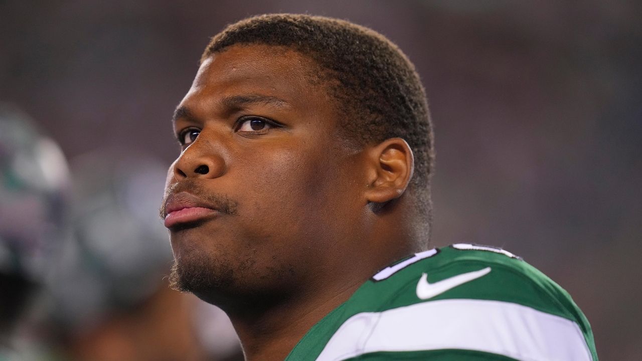 Jets' Quinnen Williams leaves Bills game with calf injury 