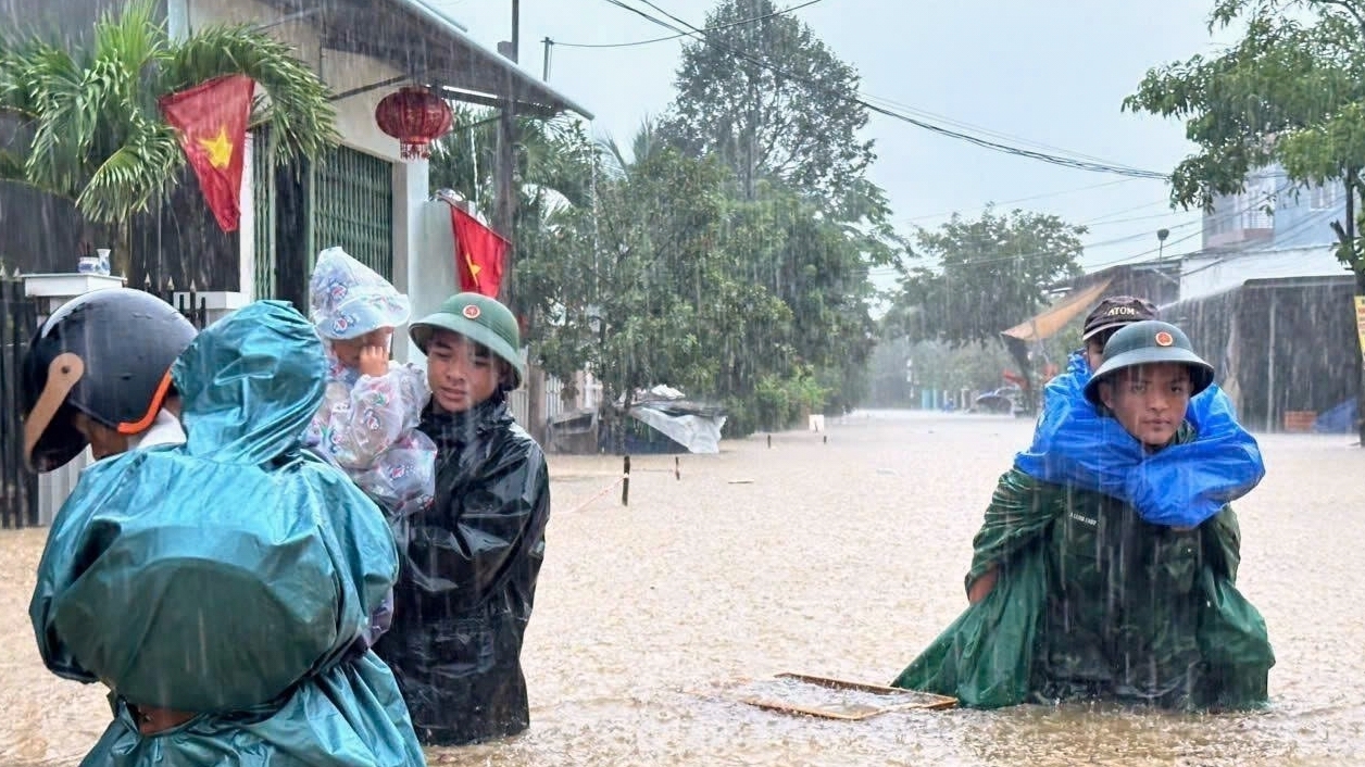 Vietnam mobilizes troops after heavy rains trigger flash floods and ...