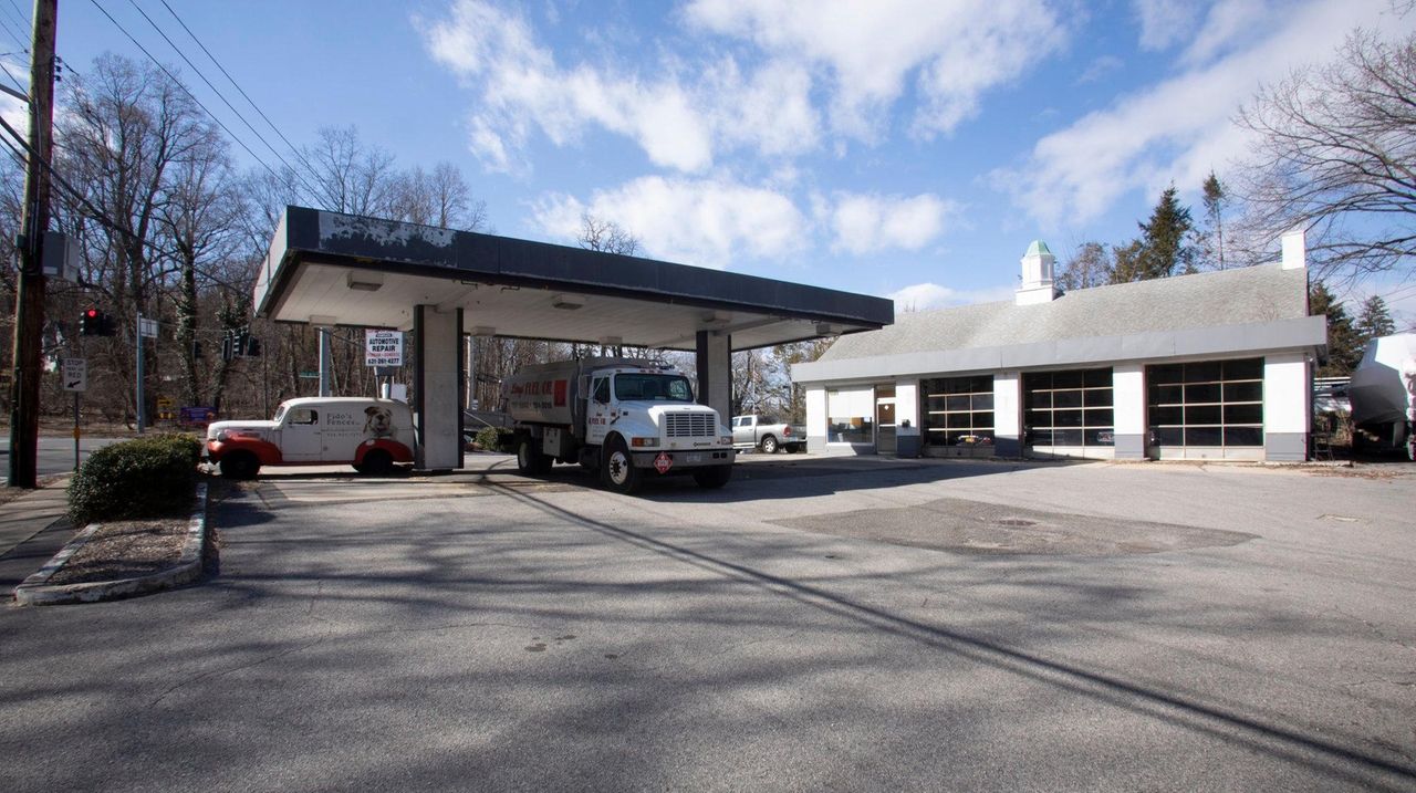 Centerport civic leaders say twolane road can't handle traffic from 24