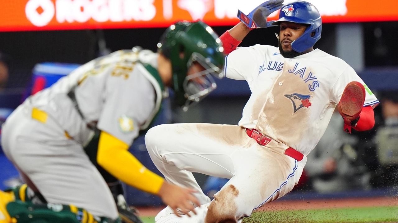 Ernie Clement has walk-off hit in 11th inning as Blue Jays defeat