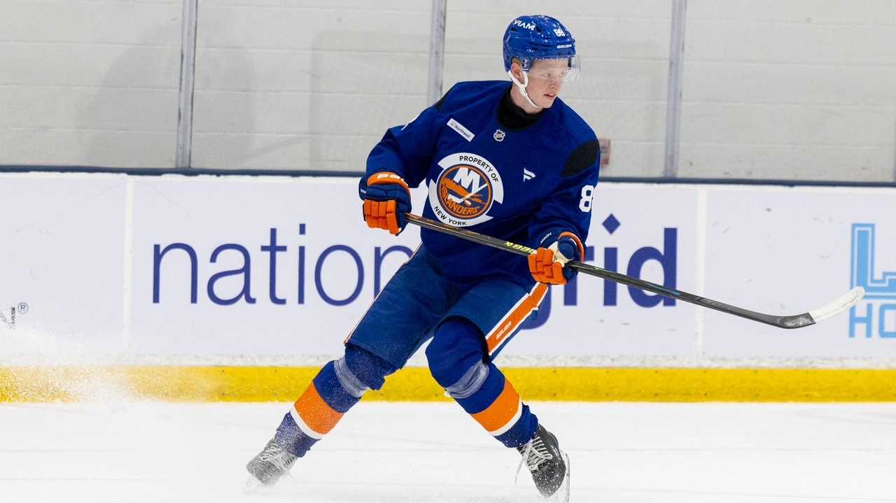 Islanders first-round pick Malte Gustafsson signs entry-level deal