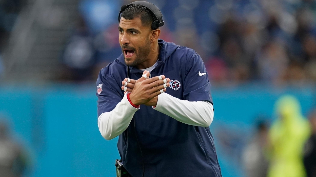 Dolphins hiring former Titans outside linebackers coach Ryan Crow for ...