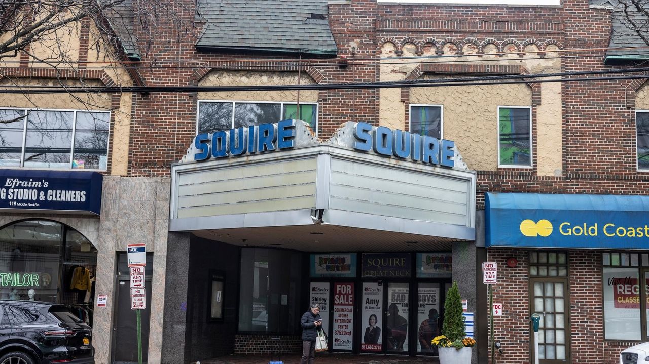 Shuttered Great Neck Plaza movie theater slated to lounge with