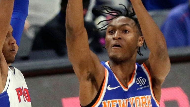 Knicks guard Immanuel Quickley shoots against Pistons forward Louis King during the...