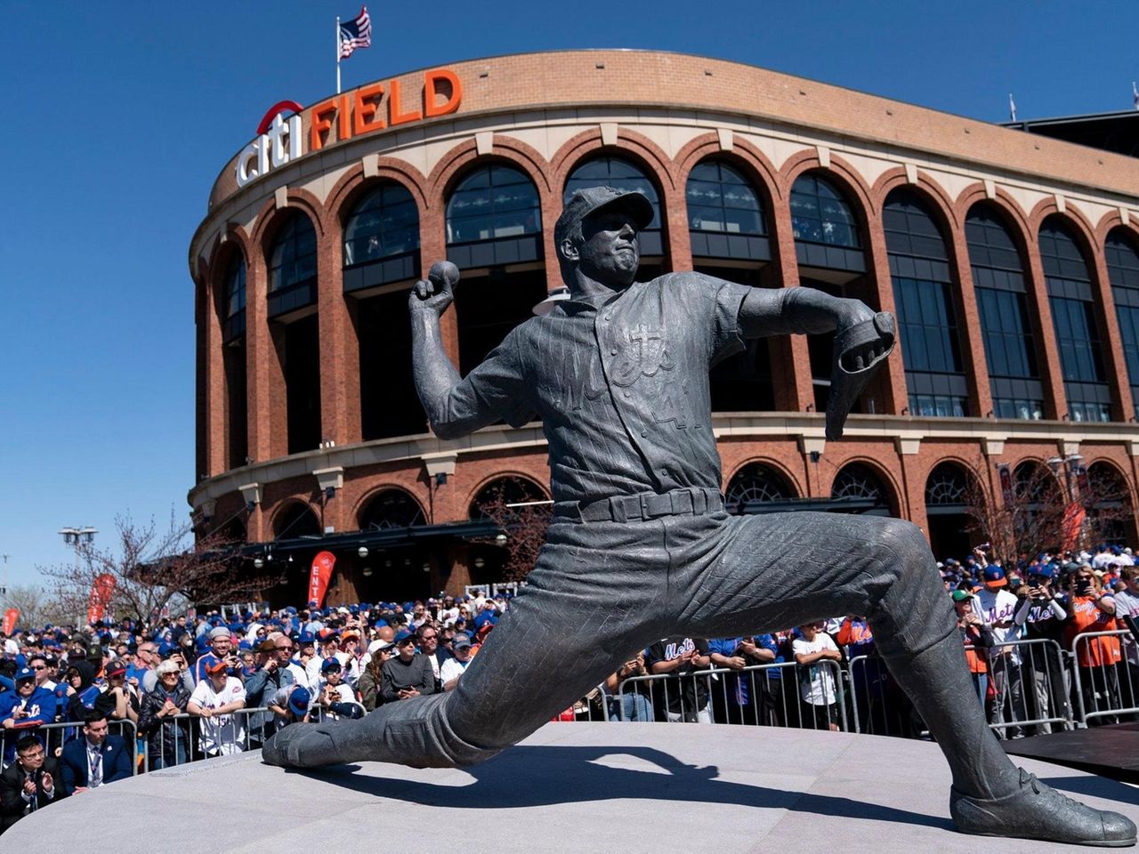 Oops… Embarrassing Flaw On Tom Seaver Statue - Metsmerized Online