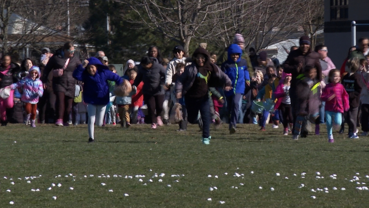 Children race to collect marshmallows dropped from a helicopter at a Detroit-area park - Vimarsana News