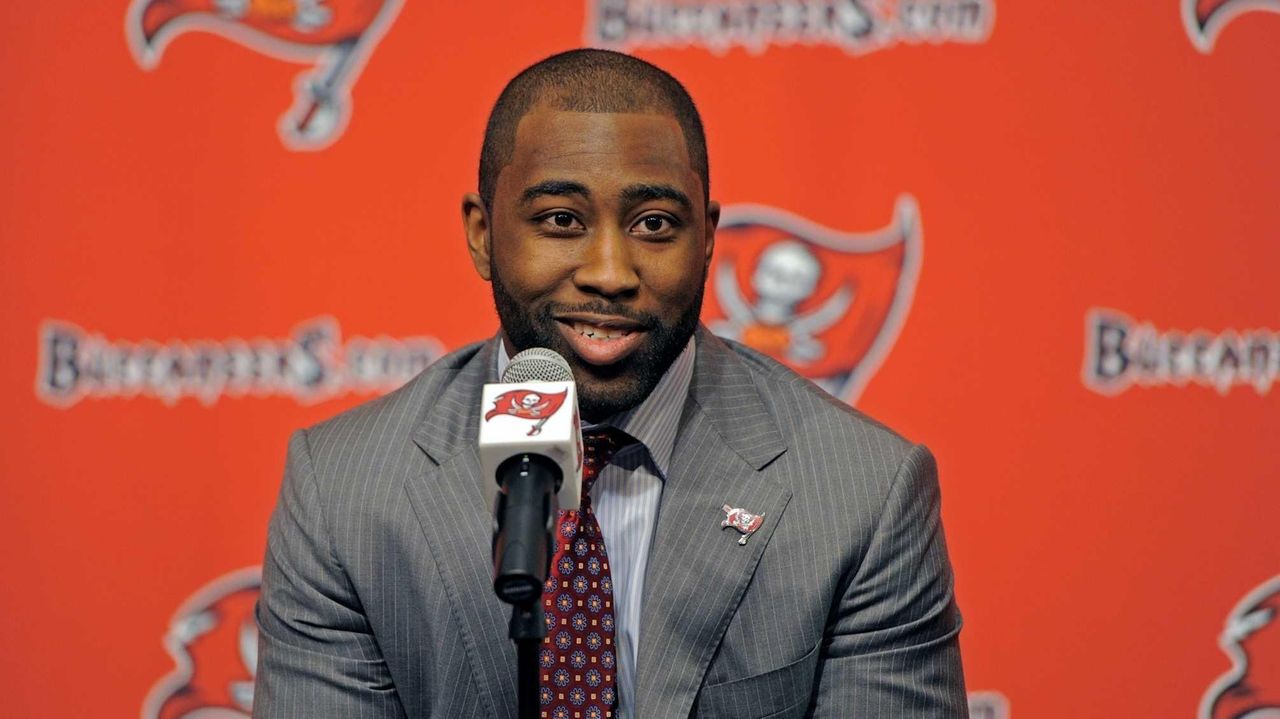 Darrelle Revis thrilled to be with Bucs, says he felt Jets gave up on him  after injury – New York Daily News