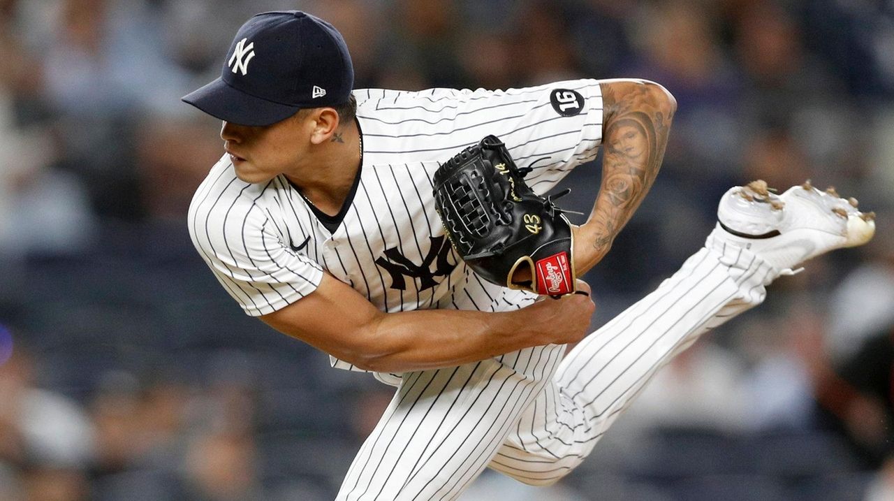 New York Yankees pitcher Jonathan Loaisiga (43) pitches against