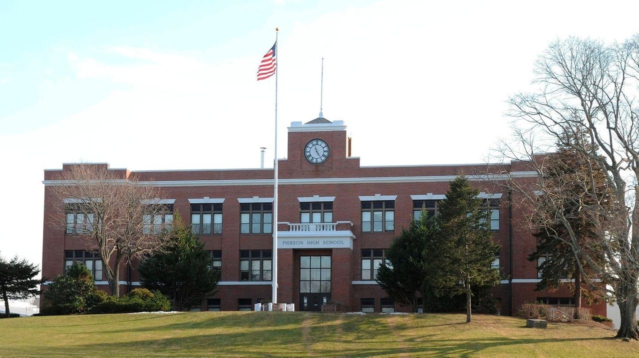 Sag Harbor school gets 19,000 technology grant from Toshiba Newsday