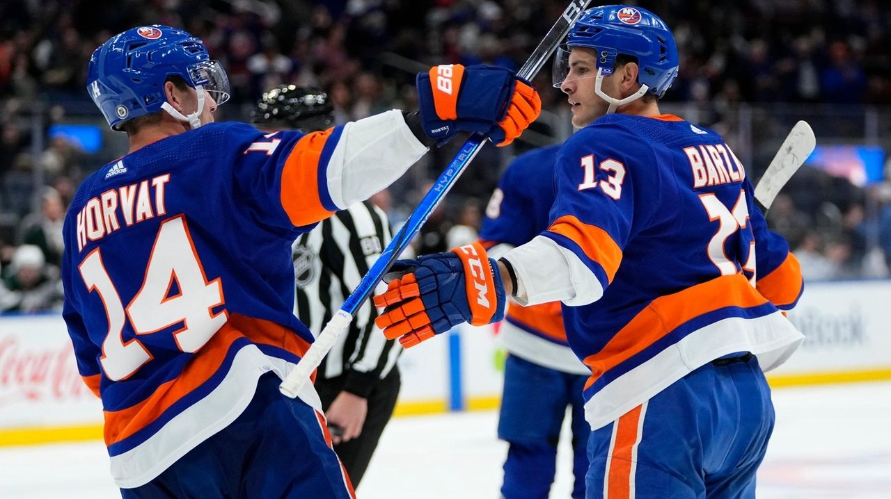 Chicago Blackhawks vs NY Islanders Best Bet: Goal-a-Palooza in the