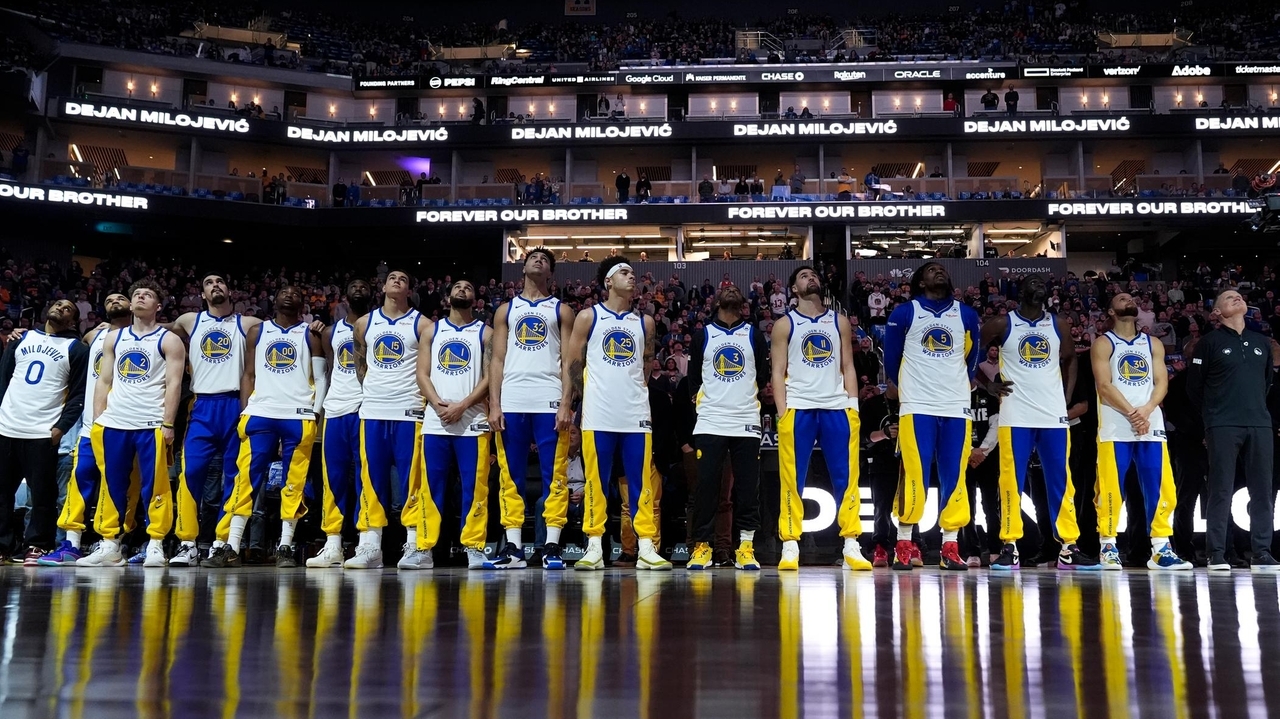 Warriors return to game action after assistant coach's death last week