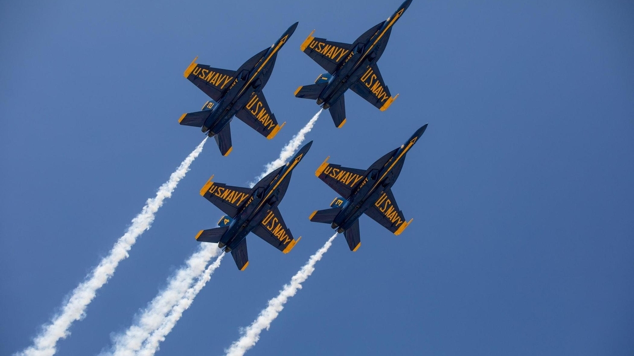 Spectators head to Jones Beach for air show preview