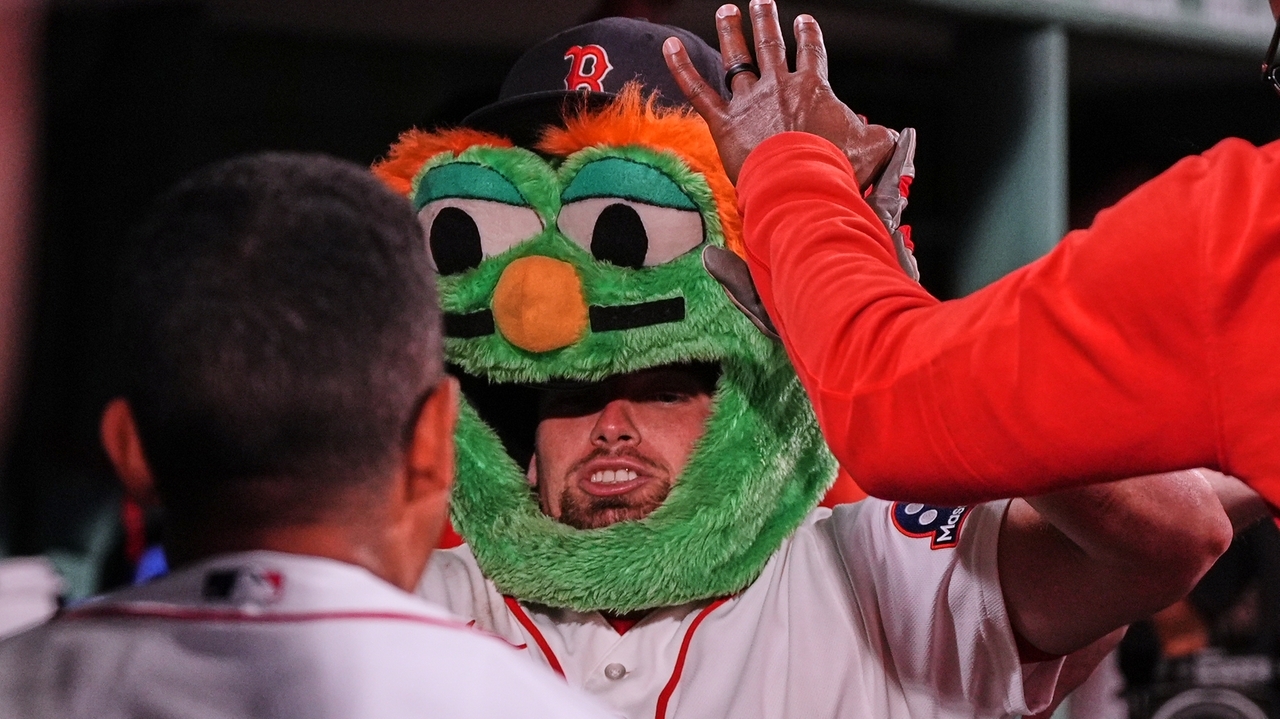 Make it 14 straight wins for the Red Sox, who snap the Orioles' 7-game streak