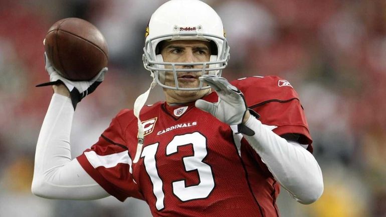 Kurt Warner #13 of the Arizona Cardinals warms up prior...