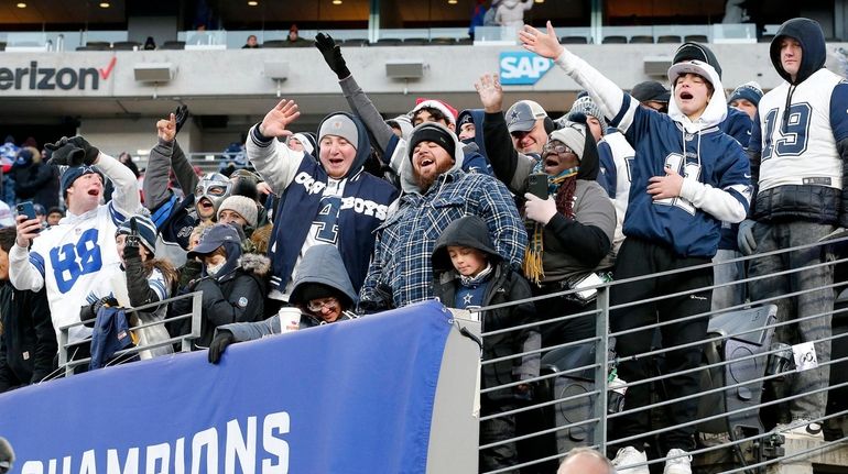 Cowboys Fan Making Headlines At Metlife Stadium Sunday Night - The Spun:  What's Trending In The Sports World Today