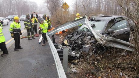 state passengers cops parkway crash benz driver mercedes southern say scene leave newsday