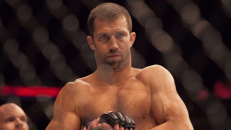 Luke Rockhold submitted Lyoto Machida via a rear