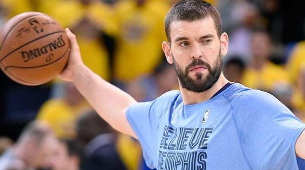 Marc Gasol of the Memphis Grizzlies warms up