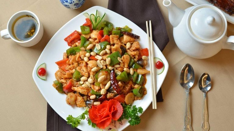 Diced chicken with hot peppers and peanuts at