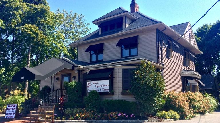 Seven Quarts Tavern, Northport: The new Seven Quarts