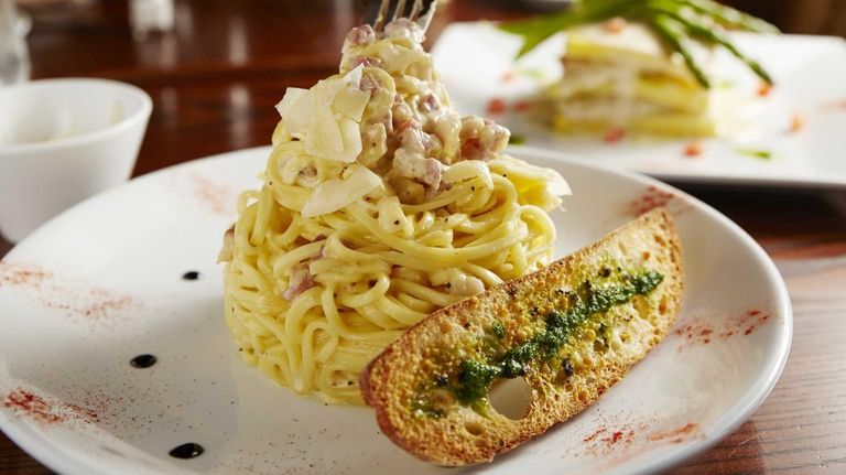 At Cassariano in Mineola, spaghetti alla carbonara is