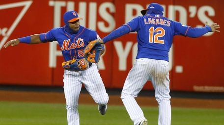 New York Mets centerfielder Yoenis Cespedes (52) and
