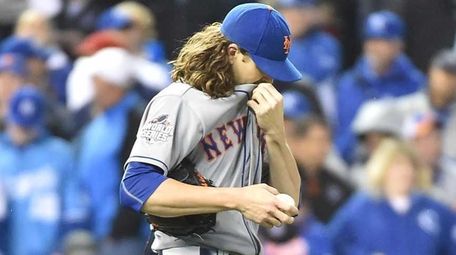 New York Mets starting pitcher Jacob deGrom (48)