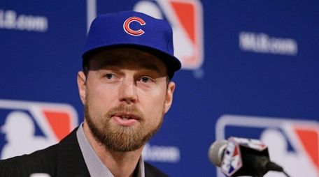 Switch-hitting free agent Ben Zobrist speaks at