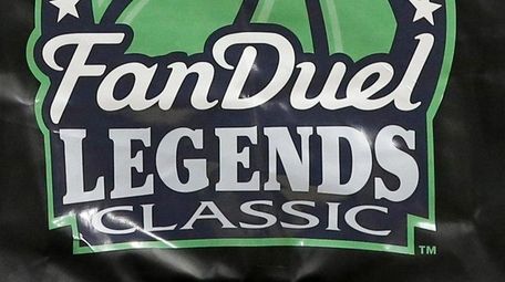 A FanDuel advertisement is shown at the FanDuel