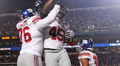 Giants' Will Tye (45) celebrates with Ereck Flowers