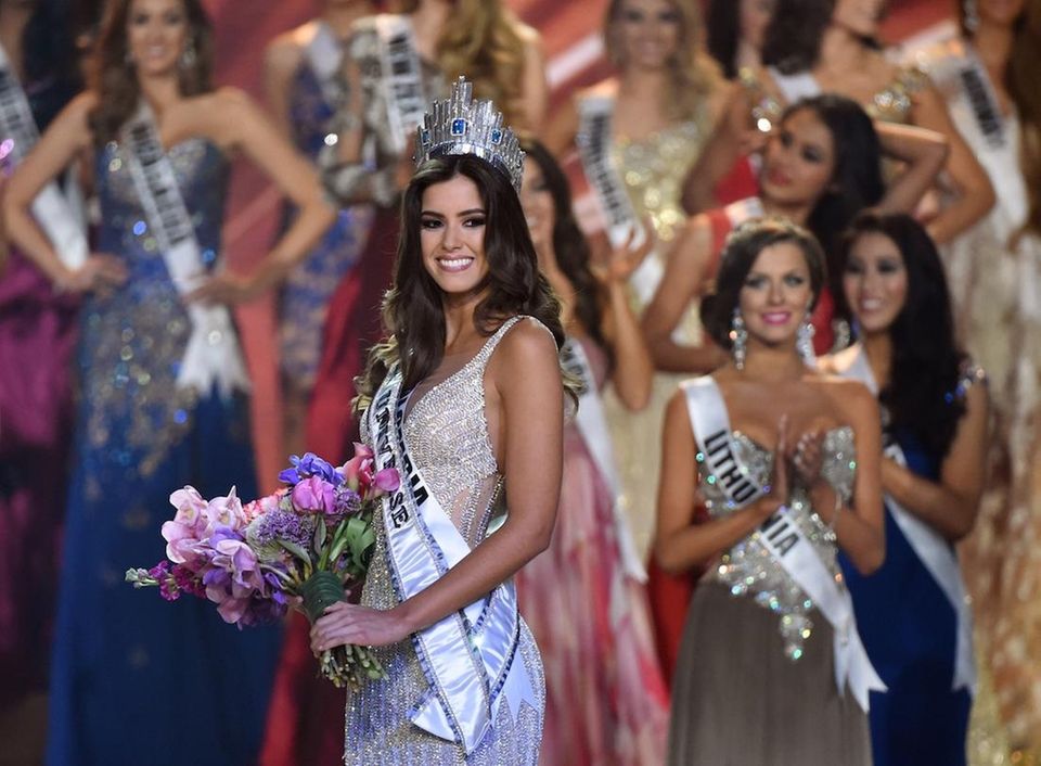 Miss Colombia Paulina Vega is crowned Miss Universe