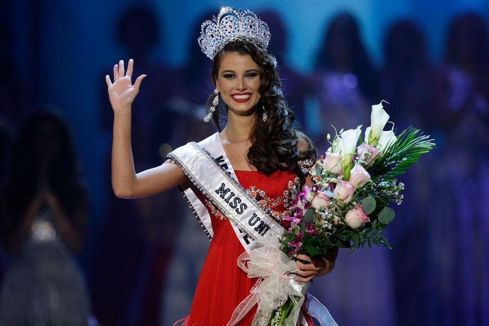 Miss Venezuela Stefania Fernandez waves after being crowned