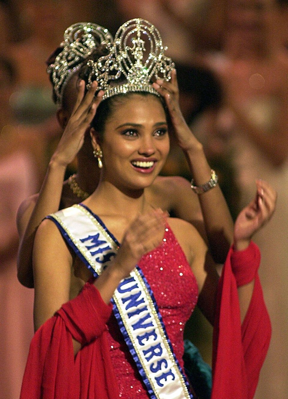 Miss India Lara Dutta is crowned Miss Universe