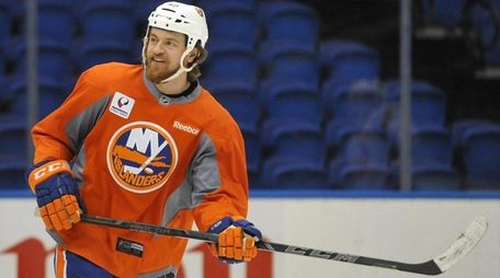 New York Islanders' Michael Grabner skates during