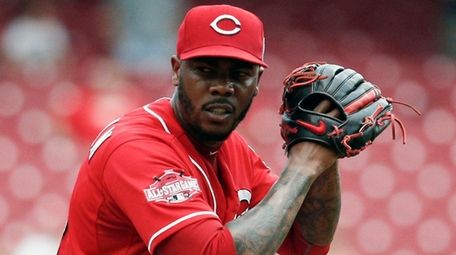 Cincinnati Reds relief pitcher Aroldis Chapman prepares to