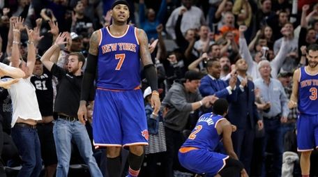 New York Knicks forward Carmelo Anthony walks off