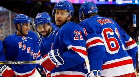 Derek Stepan (21) is congratulated on a first-period