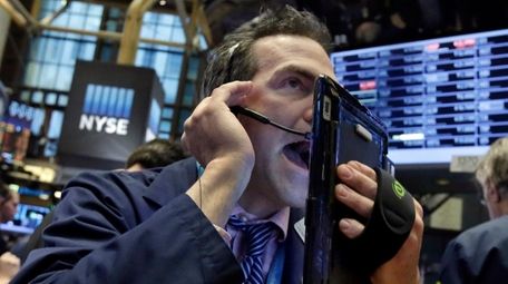 Stocks fell Wednesday, Jan. 20, 2016, as oil