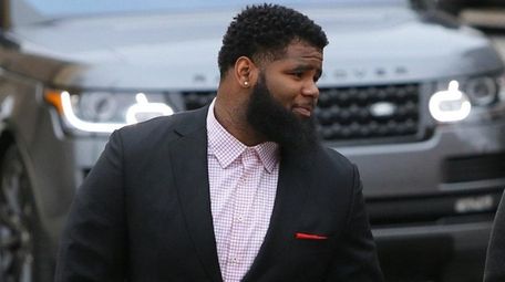 New York Jets defensive lineman Sheldon Richardson, left,