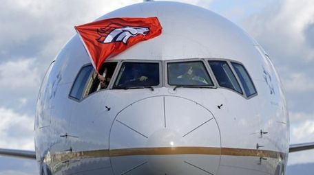 The plane carrying the Denver Broncos arrives at