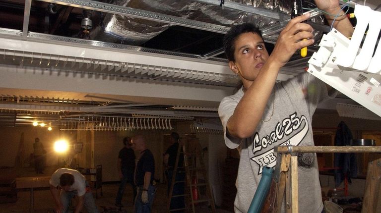 Electrician Carrie Reyes is one of several hundred