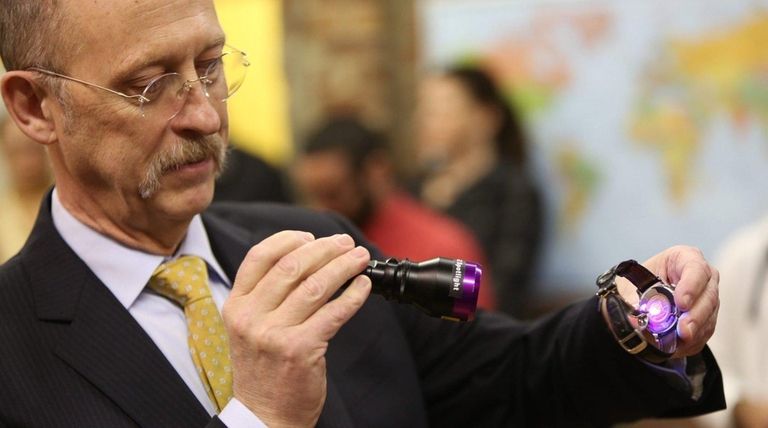 Applied DNA Sciences CEO James Hayward shines a