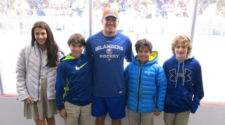 Islanders star Kyle Okposo with Kidsday reporters from
