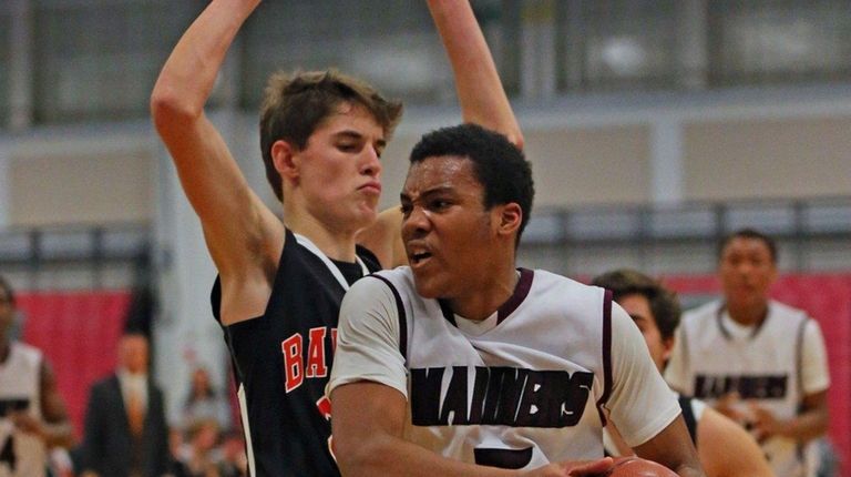 Israel Johnson #5 of Southhampton drives to the