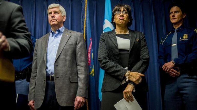 Gov. Rick Snyder, left, stands beside Flint Mayor