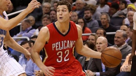 New Orleans Pelicans guard Jimmer Fredette controls the