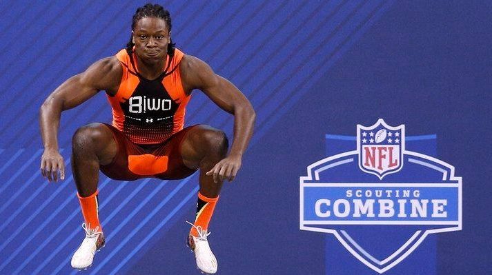 Wide receiver Chris Conley gets ready to