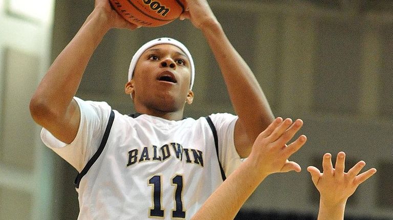 Shane Gatling #11 of Baldwin looks to drive