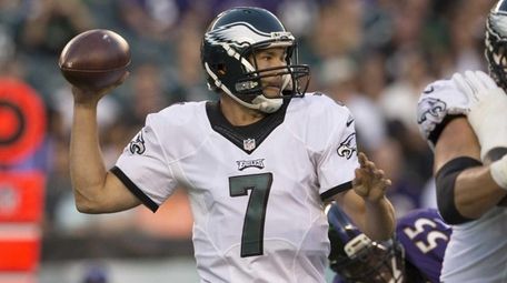 Sam Bradford of the Philadelphia Eagles throws